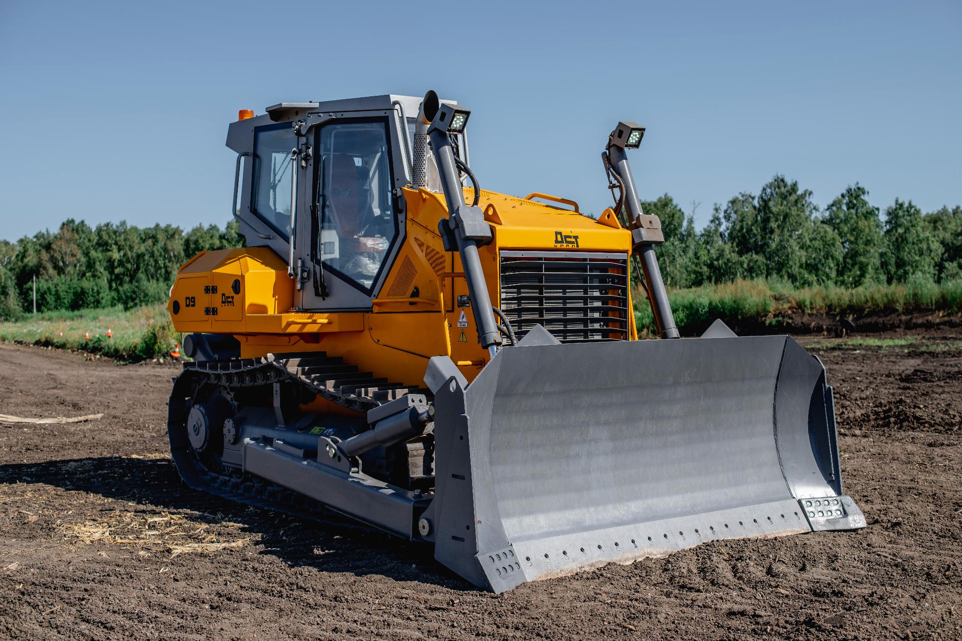 Бульдозер ДСТ - Урал D9 (D9.0101)