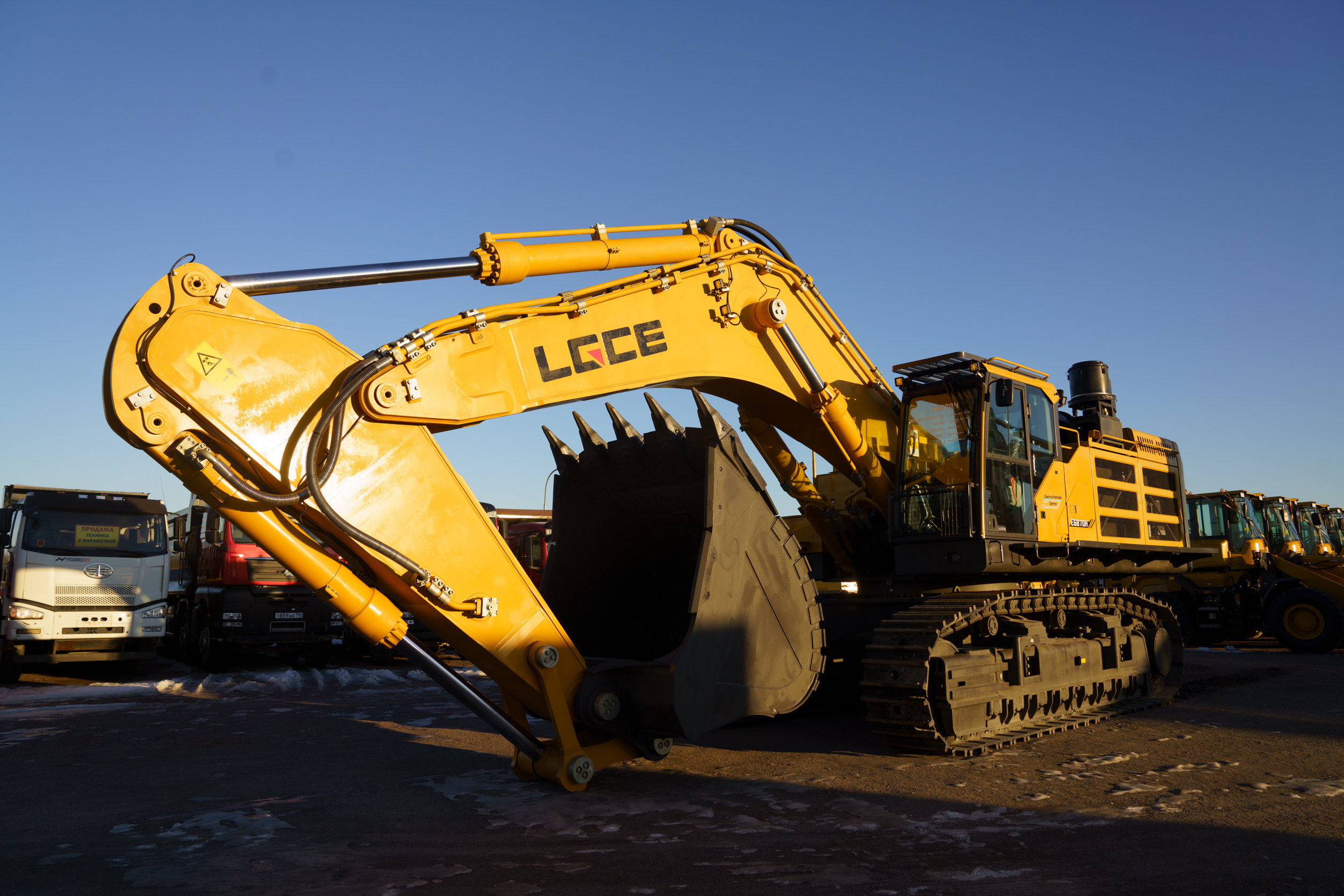 Экскаватор гусеничный LGCE E6870H (Однопоточная гидролиния)