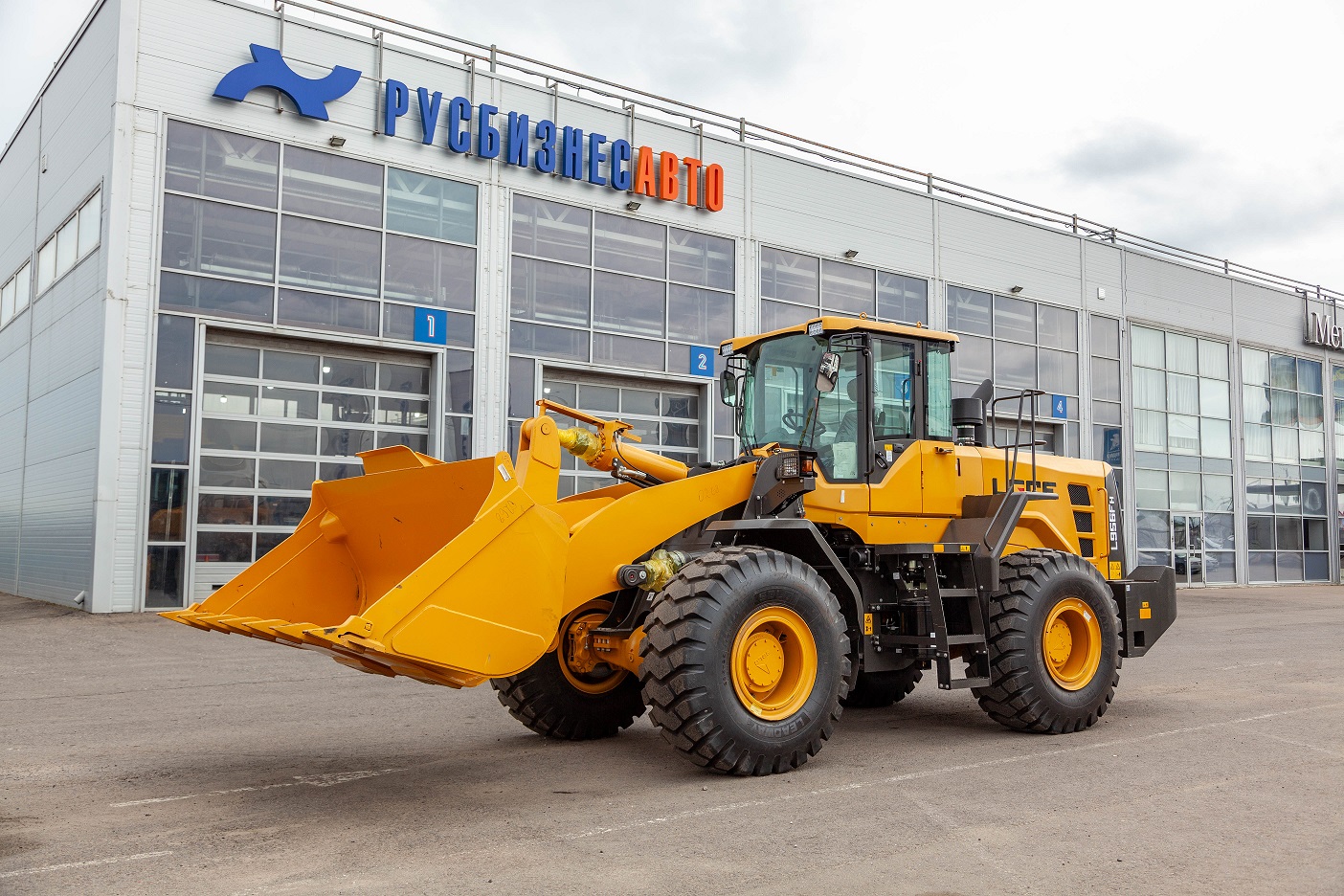 Погрузчик фронтальный LGCE L956FH (без ковша)