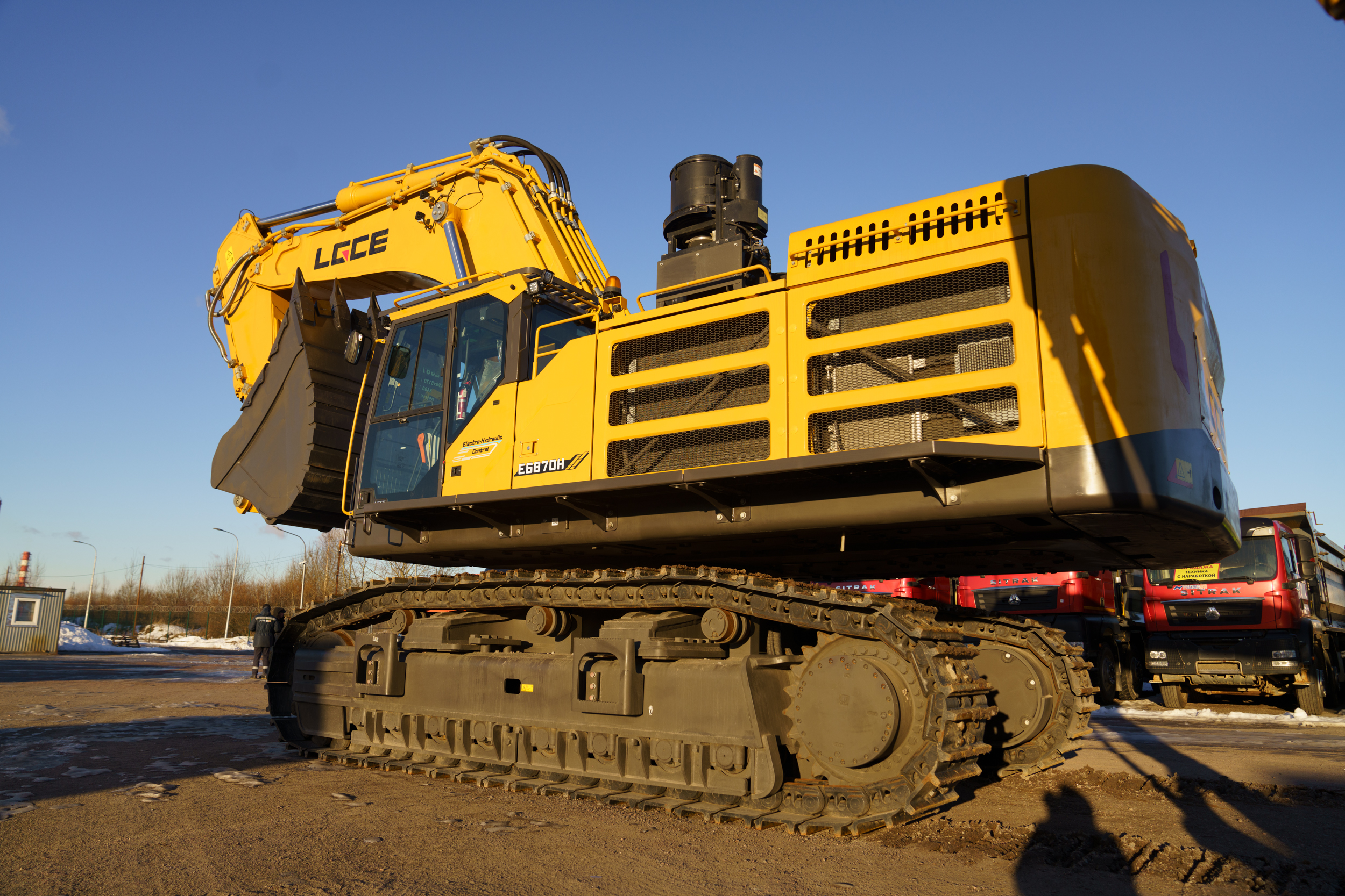 Экскаватор гусеничный LGCE E6870H (Однопоточная гидролиния)