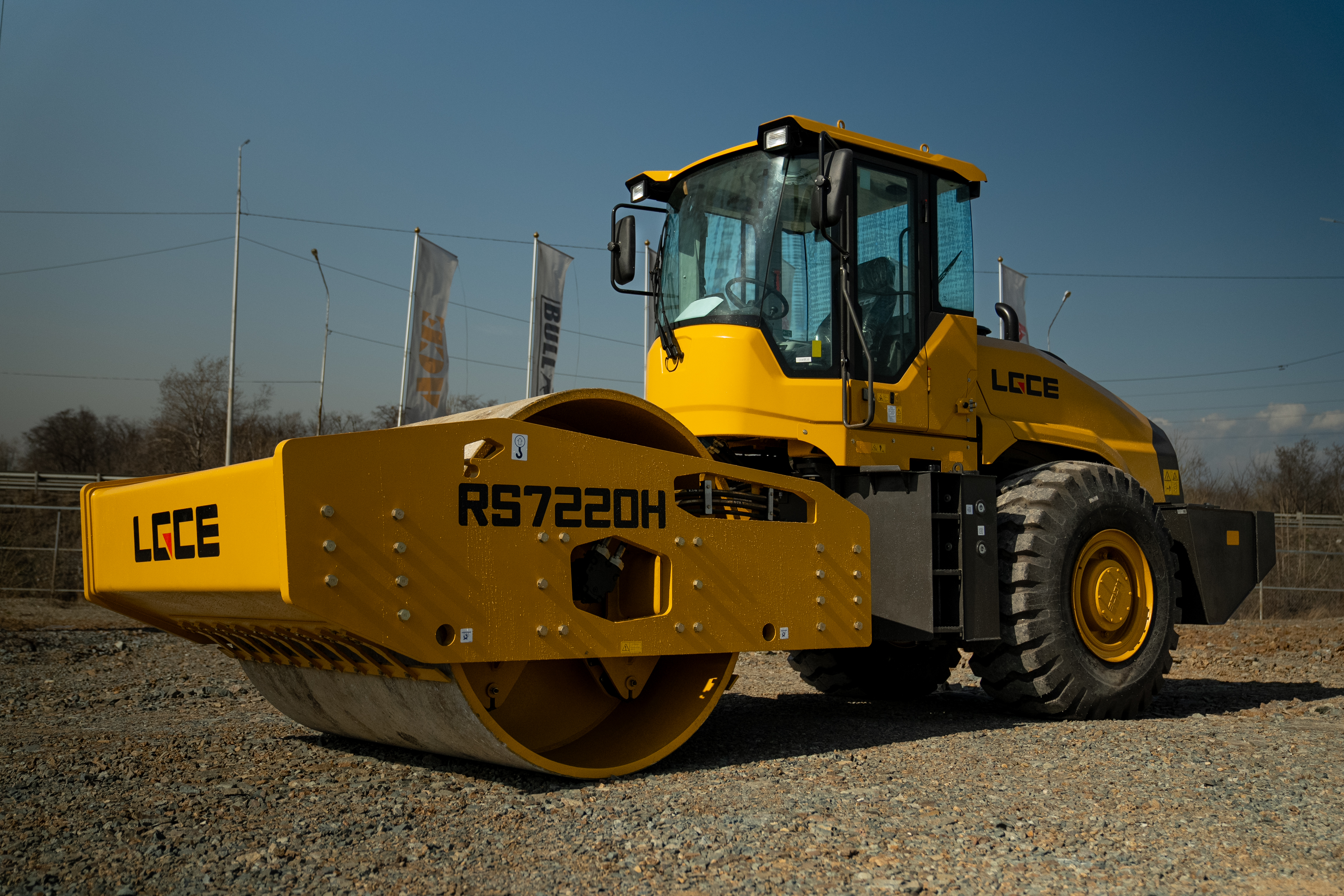Каток грунтовый LGCE RS7220H (полный привод) Каток грунтовый LGCE RS7220H (полный привод)