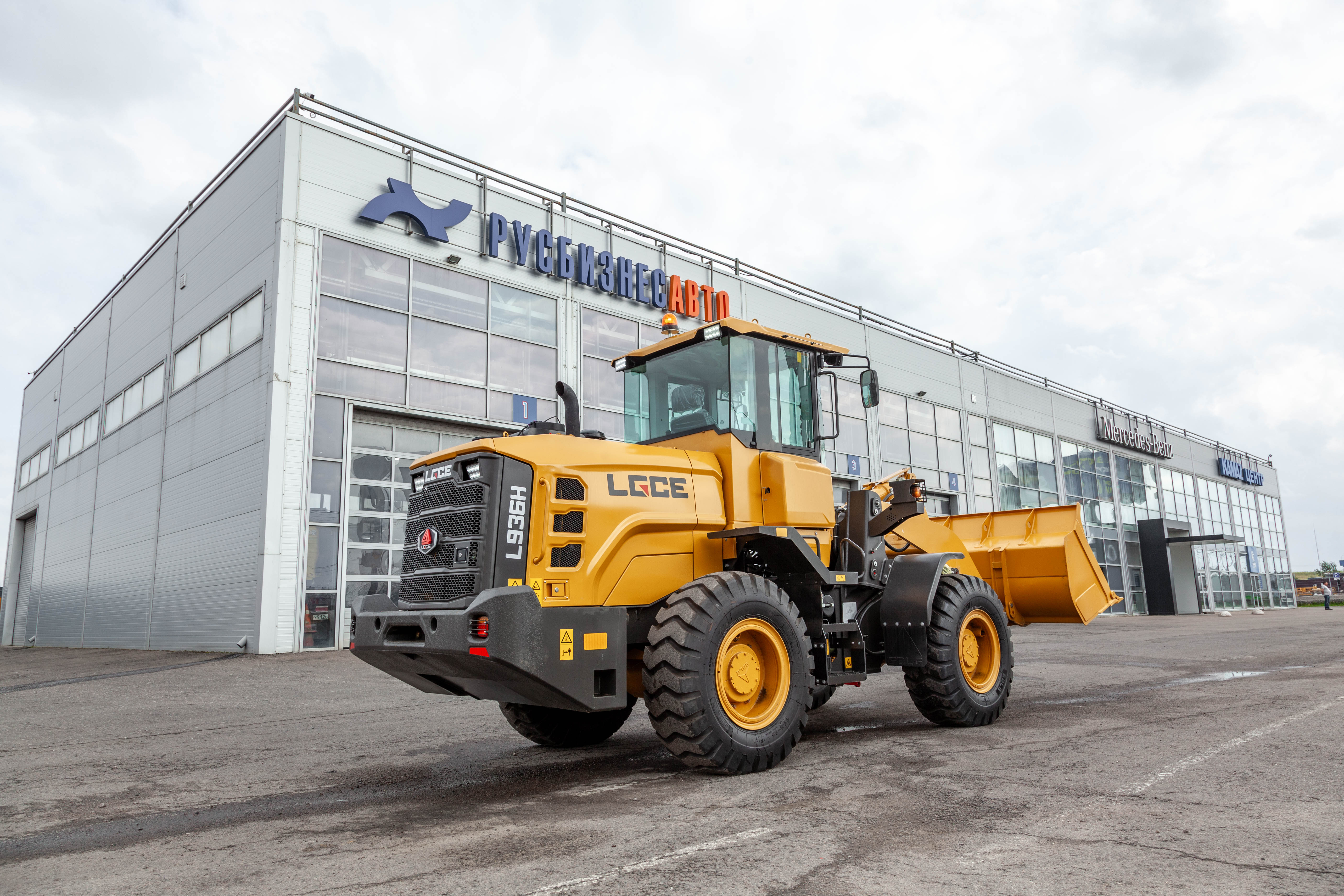 Погрузчик фронтальный LGCE L936H (ковш 2,3 м стандартный, доп. линия) Погрузчик фронтальный LGCE L936H (ковш 2,3 м стандартный, доп. линия)