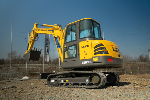 Экскаватор гусеничный LGCE E660FL (Резиновая гусеница, Двухпоточная гидролиния (X3)) Экскаватор гусеничный LGCE E660FL (Резиновая гусеница, Двухпоточная гидролиния (X3))