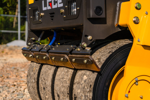 Каток дорожный LGCE RC730 (комбинированный, полный привод) Каток дорожный LGCE RC730 (комбинированный, полный привод)