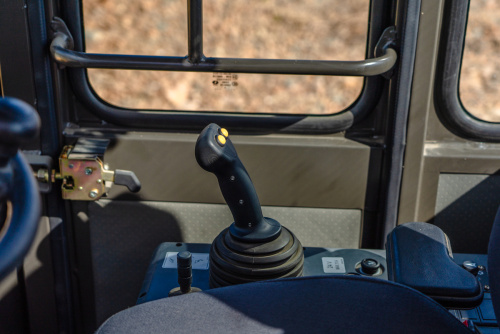 Погрузчик фронтальный LGCE LG918 (ковш 0,9 м челюстной, доп. линия) Погрузчик фронтальный LGCE LG918 (ковш 0,9 м челюстной, доп. линия)