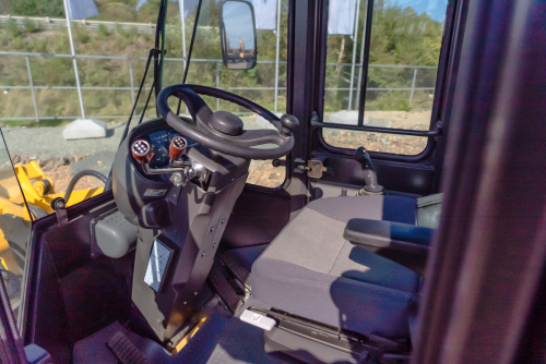 Погрузчик фронтальный LGCE LG918 (ковш 0,9 м челюстной, доп. линия) Погрузчик фронтальный LGCE LG918 (ковш 0,9 м челюстной, доп. линия)