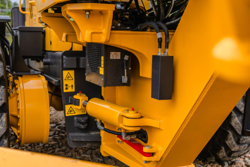 Автогрейдер LGCE G9220F AWD (полный привод, передний отвал, средний отвал) Автогрейдер LGCE G9220F AWD (полный привод, передний отвал, средний отвал)