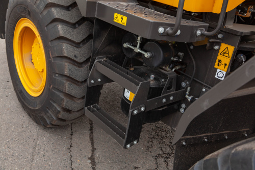 Погрузчик фронтальный LGCE L936H (ковш 2,3 м стандартный, доп. линия) Погрузчик фронтальный LGCE L936H (ковш 2,3 м стандартный, доп. линия)