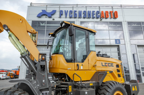 Погрузчик фронтальный LGCE L936H (ковш 2,3 м стандартный, доп. линия) Погрузчик фронтальный LGCE L936H (ковш 2,3 м стандартный, доп. линия)