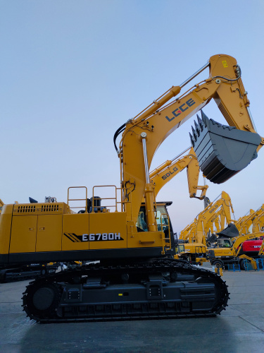 Экскаватор гусеничный LGCE E6780H (Однопоточная гидролиния) Экскаватор гусеничный LGCE E6780H (Однопоточная гидролиния)