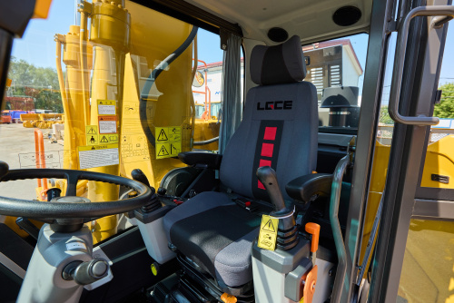 Экскаватор колесный LGCE E7210H (Квик-каплер гидр, Двухпоточная гидролиния (X3)) Экскаватор колесный LGCE E7210H (Квик-каплер гидр, Двухпоточная гидролиния (X3))