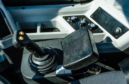 Погрузчик фронтальный LGCE L935H (ковш 2,1 м стандартный, доп. линия) Погрузчик фронтальный LGCE L935H (ковш 2,1 м стандартный, доп. линия)