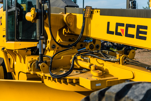 Автогрейдер LGCE G9290 (передний отвал, средний отвал) Автогрейдер LGCE G9290 (передний отвал, средний отвал)