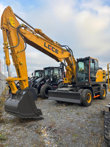 Экскаватор колесный LGCE E7220H (Двухпоточная гидролиния (X3)) Экскаватор колесный LGCE E7220H (Двухпоточная гидролиния (X3))