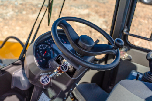 Погрузчик фронтальный LGCE LG918 (ковш 0,9 м челюстной, доп. линия) Погрузчик фронтальный LGCE LG918 (ковш 0,9 м челюстной, доп. линия)