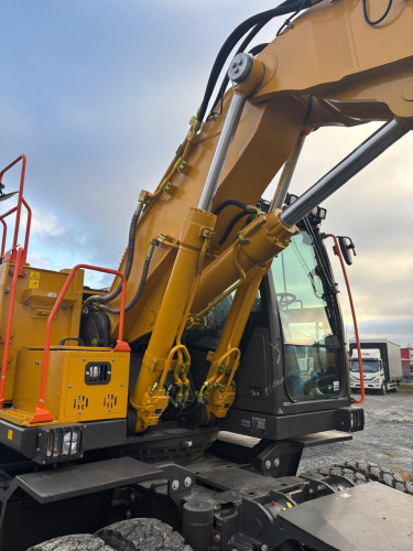 Экскаватор колесный LGCE E7220H (Двухпоточная гидролиния (X3)) Экскаватор колесный LGCE E7220H (Двухпоточная гидролиния (X3))