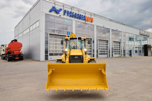 Экскаватор-погрузчик LGCE B879F (дополнительная 3X гидролиния, БСМ, RideControl) Экскаватор-погрузчик LGCE B879F (дополнительная 3X гидролиния, БСМ, RideControl)