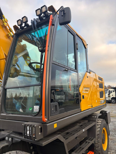 Экскаватор колесный LGCE E7220H (Двухпоточная гидролиния (X3)) Экскаватор колесный LGCE E7220H (Двухпоточная гидролиния (X3))