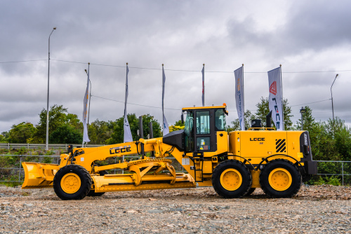 Автогрейдер LGCE G9220F AWD (полный привод, передний отвал, средний отвал) Автогрейдер LGCE G9220F AWD (полный привод, передний отвал, средний отвал)
