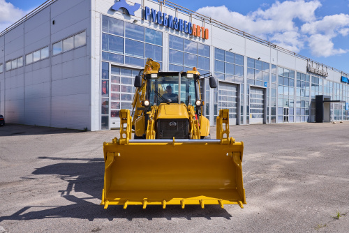 Экскаватор-погрузчик LGCE B877F (дополнительная 3X гидролиния, БСМ, RideControl) Экскаватор-погрузчик LGCE B877F (дополнительная 3X гидролиния, БСМ, RideControl)