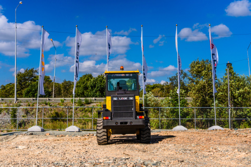 Погрузчик фронтальный LGCE LG918 (ковш 0,9 м челюстной, доп. линия) Погрузчик фронтальный LGCE LG918 (ковш 0,9 м челюстной, доп. линия)