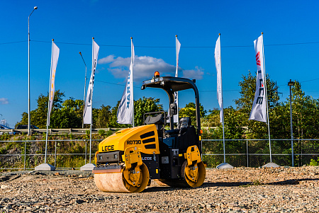 Каток дорожный LGCE RD730 (двухвальцовый, полный привод) Каток дорожный LGCE RD730 (двухвальцовый, полный привод)