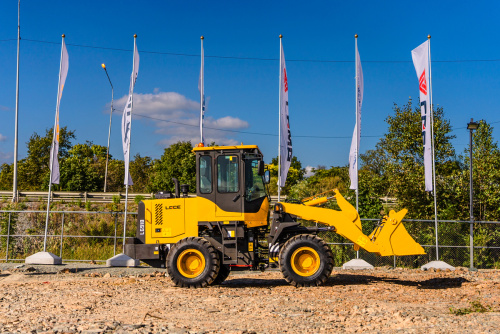 Погрузчик фронтальный LGCE LG918 (ковш 0,9 м челюстной, доп. линия) Погрузчик фронтальный LGCE LG918 (ковш 0,9 м челюстной, доп. линия)