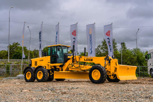 Автогрейдер LGCE G9220F AWD (АПН, полный привод, передний отвал, средний отвал) Автогрейдер LGCE G9220F AWD (АПН, полный привод, передний отвал, средний отвал)