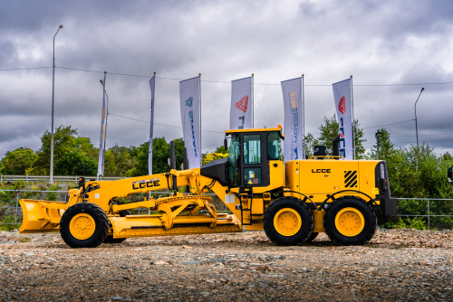 Автогрейдер LGCE G9220F AWD (АПН, полный привод, передний отвал, средний отвал) Автогрейдер LGCE G9220F AWD (АПН, полный привод, передний отвал, средний отвал)