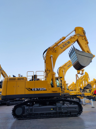 Экскаватор гусеничный LGCE E6730H (Однопоточная гидролиния)) Экскаватор гусеничный LGCE E6730H (Однопоточная гидролиния))