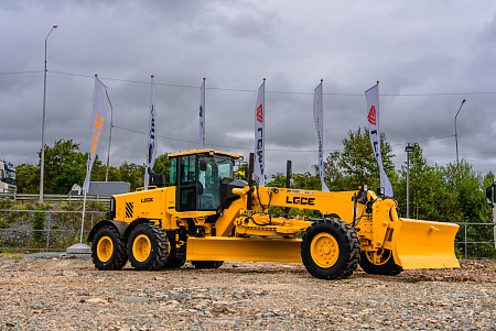 Автогрейдер LGCE G9220F AWD (полный привод, передний отвал, средний отвал, рыхлитель) Автогрейдер LGCE G9220F AWD (полный привод, передний отвал, средний отвал, рыхлитель)