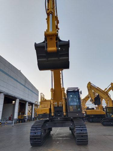 Экскаватор гусеничный LGCE E6730H (Однопоточная гидролиния)) Экскаватор гусеничный LGCE E6730H (Однопоточная гидролиния))