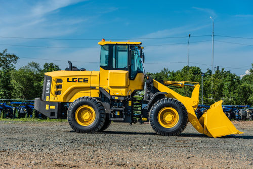 Погрузчик фронтальный LGCE L935H (ковш 2,1 м стандартный, доп. линия) Погрузчик фронтальный LGCE L935H (ковш 2,1 м стандартный, доп. линия)