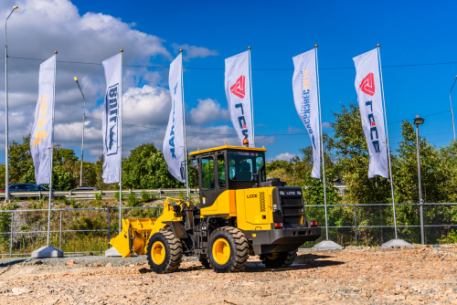 Погрузчик фронтальный LGCE LG918 (ковш 0,9 м челюстной, доп. линия) Погрузчик фронтальный LGCE LG918 (ковш 0,9 м челюстной, доп. линия)