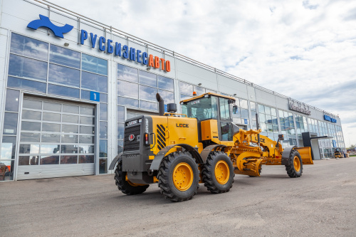 Автогрейдер LGCE G9138F (передний отвал, средний отвал) Автогрейдер LGCE G9138F (передний отвал, средний отвал)