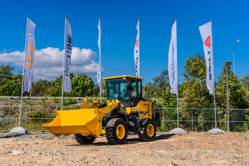 Погрузчик фронтальный LGCE LG918 (ковш 0,9 м челюстной, доп. линия) Погрузчик фронтальный LGCE LG918 (ковш 0,9 м челюстной, доп. линия)