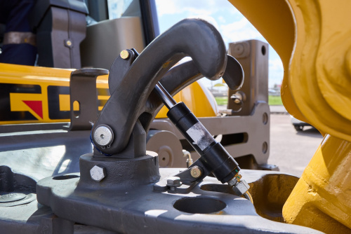 Экскаватор-погрузчик LGCE B877F (дополнительная 3X гидролиния, БСМ, RideControl) Экскаватор-погрузчик LGCE B877F (дополнительная 3X гидролиния, БСМ, RideControl)