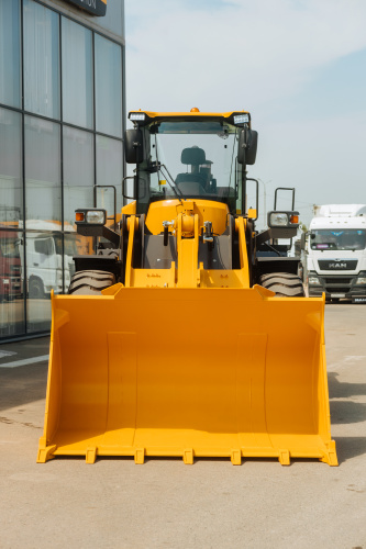 Погрузчик фронтальный LGCE L953H (ковш 3,0 м стандартный, доп. линия) Погрузчик фронтальный LGCE L953H (ковш 3,0 м стандартный, доп. линия)