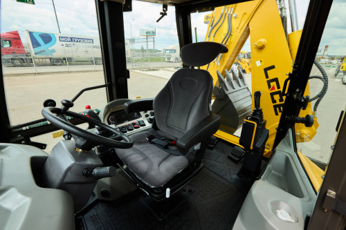 Экскаватор-погрузчик LGCE B879F (дополнительная 3X гидролиния, БСМ, RideControl) Экскаватор-погрузчик LGCE B879F (дополнительная 3X гидролиния, БСМ, RideControl)