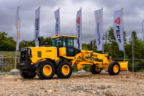 Автогрейдер LGCE G9220F AWD (АПН, полный привод, передний отвал, средний отвал) Автогрейдер LGCE G9220F AWD (АПН, полный привод, передний отвал, средний отвал)