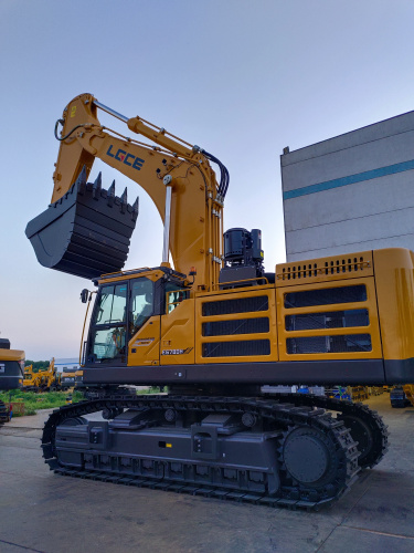 Экскаватор гусеничный LGCE E6780H (Однопоточная гидролиния) Экскаватор гусеничный LGCE E6780H (Однопоточная гидролиния)