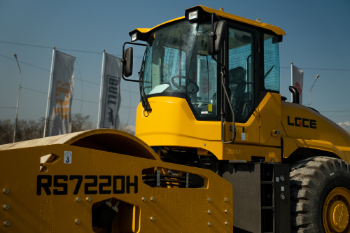 Каток грунтовый LGCE RS7220H (полный привод) Каток грунтовый LGCE RS7220H (полный привод)