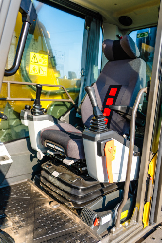 Экскаватор гусеничный LGCE E6415H (Однопоточная гидролиния, Ковш 2,2м3) Экскаватор гусеничный LGCE E6415H (Однопоточная гидролиния, Ковш 2,2м3)