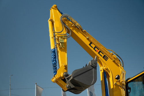 Экскаватор гусеничный LGCE E660FL (Резиновая гусеница, Двухпоточная гидролиния (X3)) Экскаватор гусеничный LGCE E660FL (Резиновая гусеница, Двухпоточная гидролиния (X3))