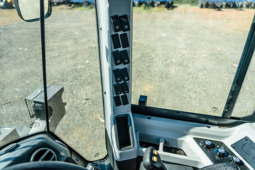 Погрузчик фронтальный LGCE L935H (ковш 2,1 м стандартный, доп. линия) Погрузчик фронтальный LGCE L935H (ковш 2,1 м стандартный, доп. линия)