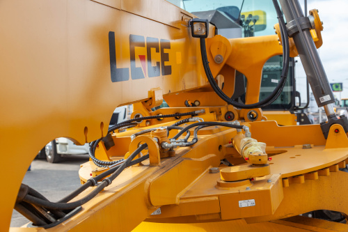 Автогрейдер LGCE G9165F (передний отвал, средний отвал) Автогрейдер LGCE G9165F (передний отвал, средний отвал)