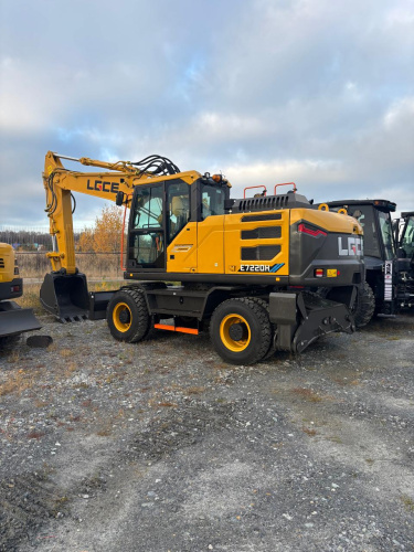 Экскаватор колесный LGCE E7220H (Двухпоточная гидролиния (X3)) Экскаватор колесный LGCE E7220H (Двухпоточная гидролиния (X3))