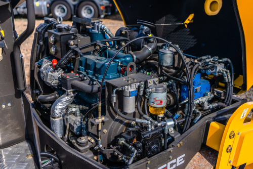 Каток дорожный LGCE RC730 (комбинированный, полный привод) Каток дорожный LGCE RC730 (комбинированный, полный привод)