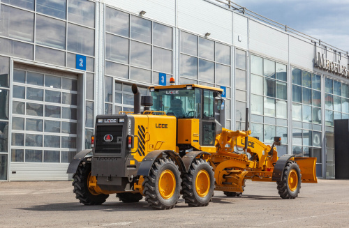 Автогрейдер LGCE G9138F (передний отвал, средний отвал) Автогрейдер LGCE G9138F (передний отвал, средний отвал)