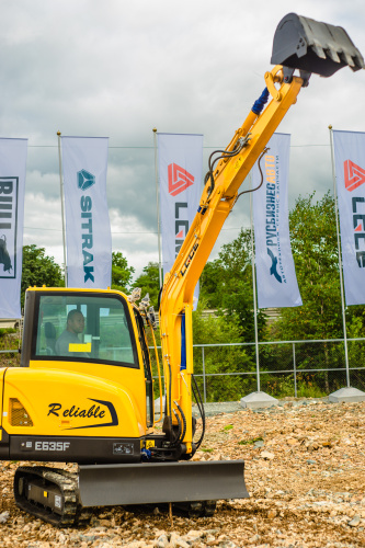 Экскаватор гусеничный LGCE E635F (Квик-каплер гидравлический) Экскаватор гусеничный LGCE E635F (Квик-каплер гидравлический)